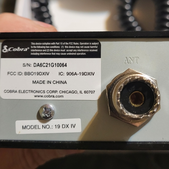 COBRA CB Radio (19 DX IV) - Picture 2 of 4
